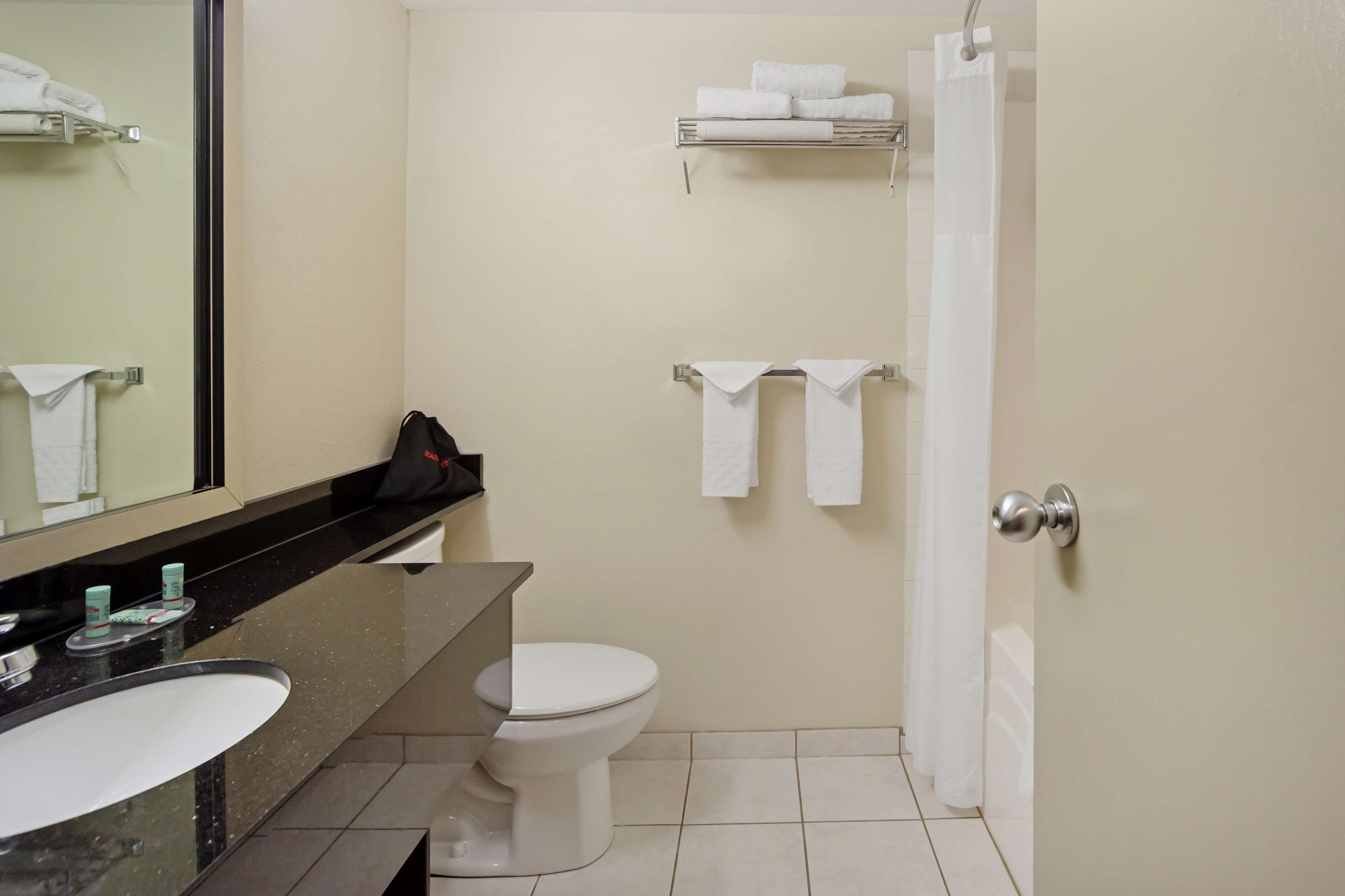 standard room, 1 king bed, non smoking, refrigerator & microwave | bathroom | combined shower/bathtub, free toiletries, hair dryer, towels