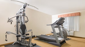 Fitness facility - Ramada by Wyndham Lloydminster (Lloydminster)