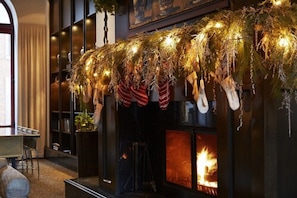 Lobby lounge