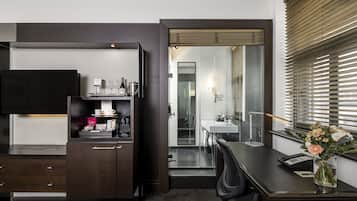 Habitación clásica, 2 camas matrimoniales | Sábanas de algodón egipcio, ropa de cama de alta calidad y edredón