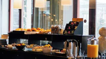 Bữa sáng kiểu Âu hàng ngày (21 CAD/mỗi người)