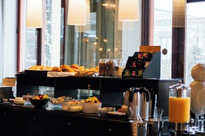 Daily continental breakfast (CAD 21 per person)