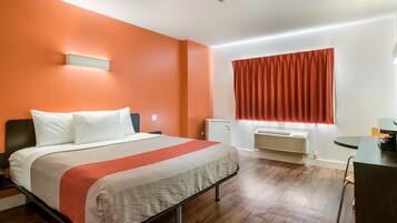 Een strijkplank/strijkijzer, gratis wifi, beddengoed