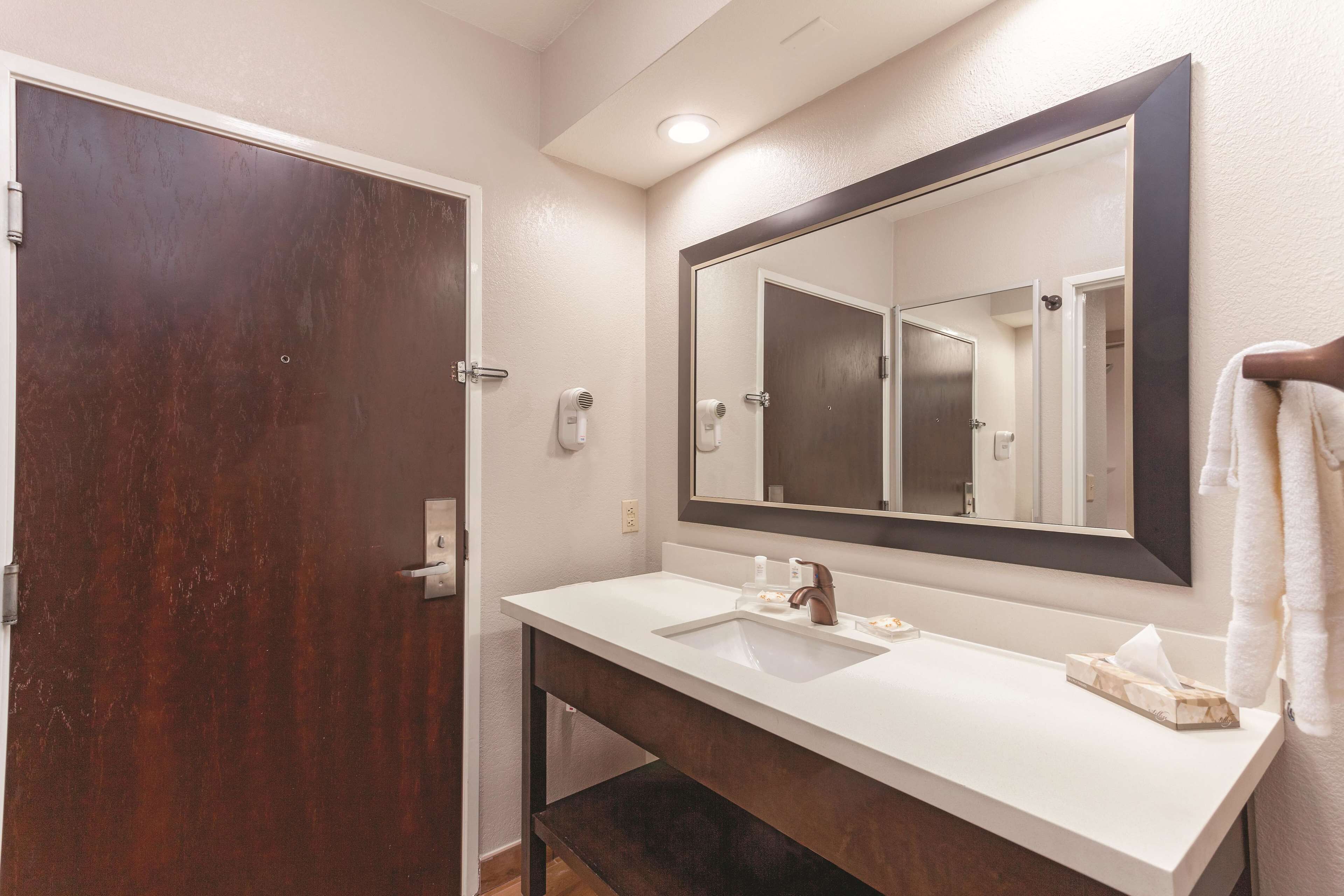 Photo - La Quinta by Wyndham Knoxville North I-75