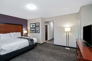 Suite, 1 cama de matrimonio grande, no fumadores | Ropa de cama de alta calidad, escritorio, cortinas opacas