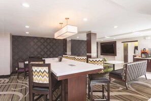Free daily on-the-go breakfast  - La Quinta Inn & Suites by Wyndham Knoxville North I-75 (Powell)