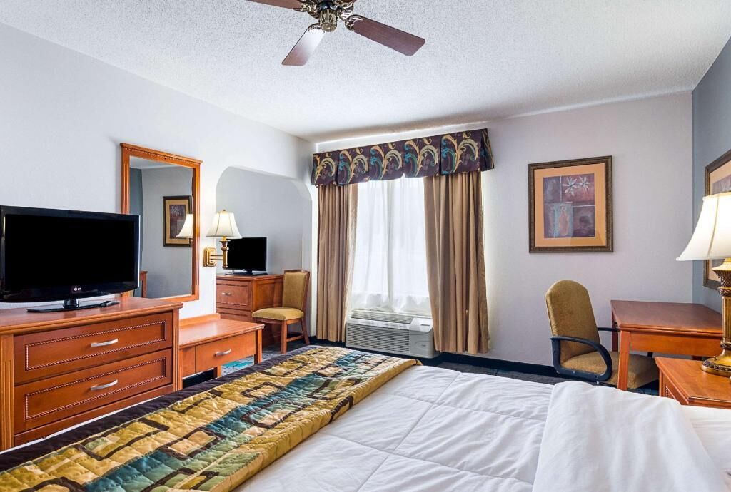 In-room safe, desk, iron/ironing board, free WiFi