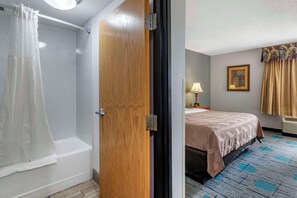 In-room safe, desk, iron/ironing board, free WiFi