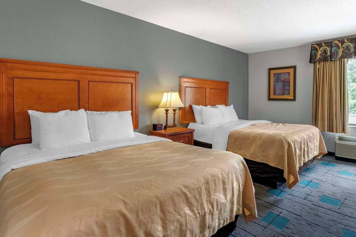 In-room safe, desk, iron/ironing board, free WiFi