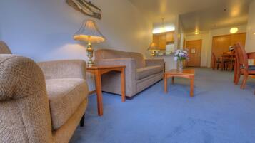 Room, 1 King Bed, Jetted Tub | In-room safe, iron/ironing board, free WiFi