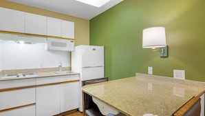 Coffee/tea maker, fridge, microwave, stovetop
