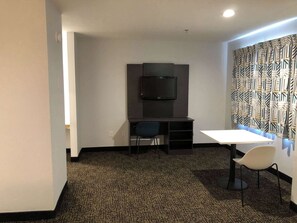 Desk, iron/ironing board, free WiFi, bed sheets - Studio 6 Killeen, TX (Killeen)