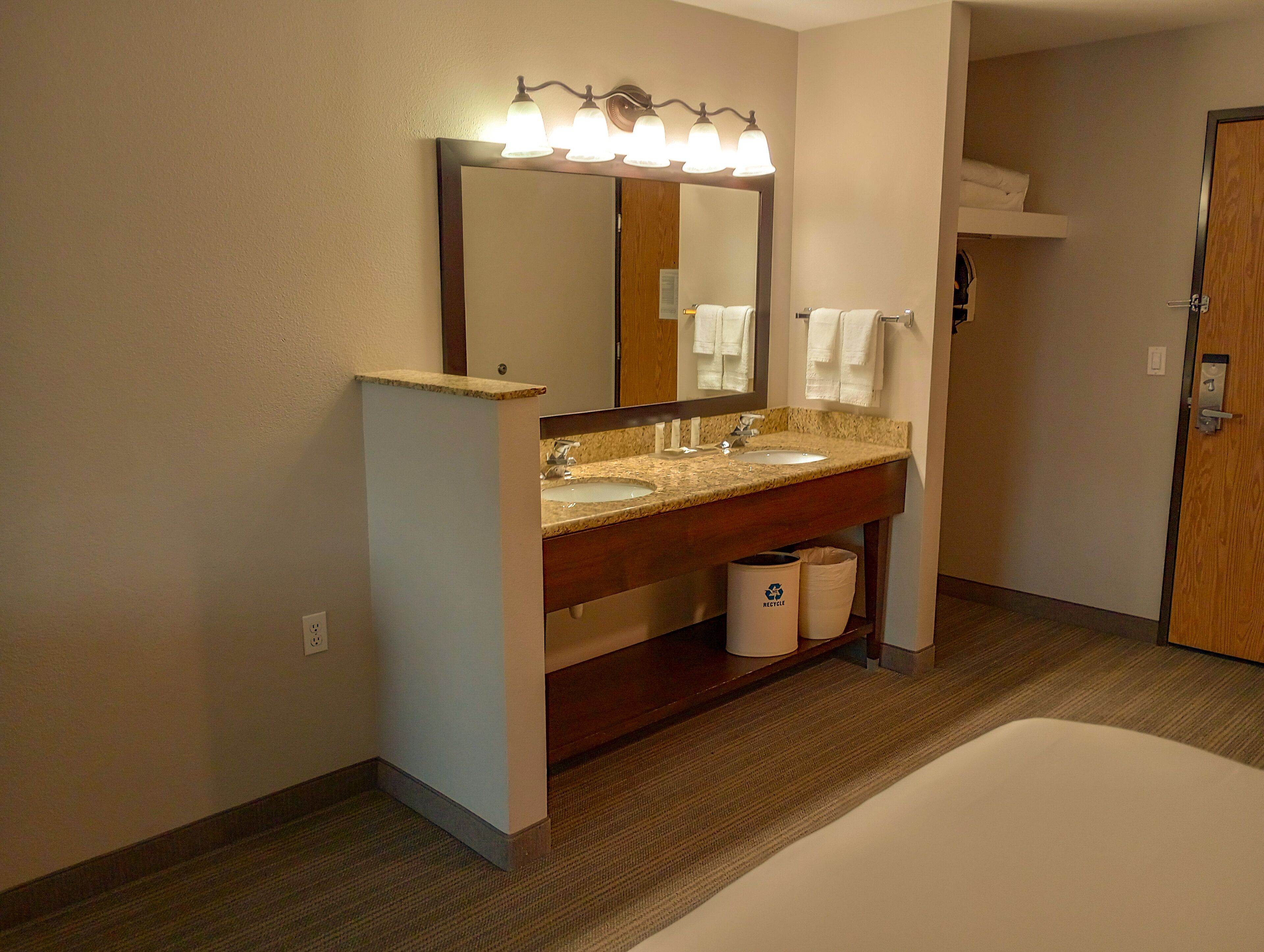 Foto - Country Inn & Suites by Radisson, Portland International Airport, OR