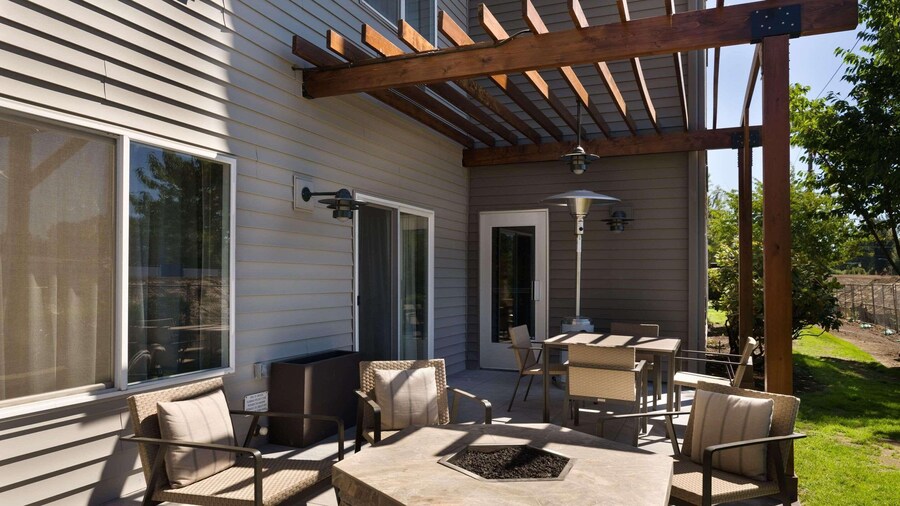 Country Inn & Suites by Radisson, Portland International Airport, OR