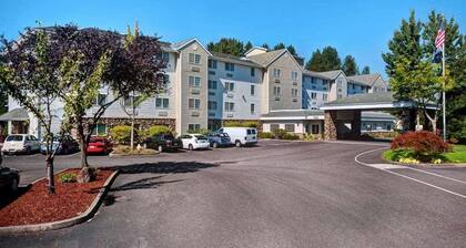 Country Inn & Suites by Radisson, Portland International Airport, OR