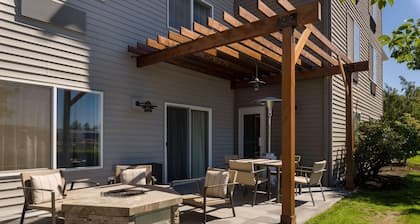 Country Inn & Suites by Radisson, Portland International Airport, OR