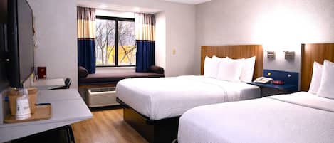 Quarto standard, 2 camas Queen | Roupas de cama premium, escrivaninha, berços grátis