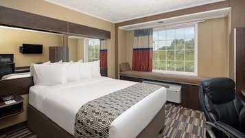 Standard Room, 1 Queen Bed | In-room safe, desk, iron/ironing board, free cribs/infant beds