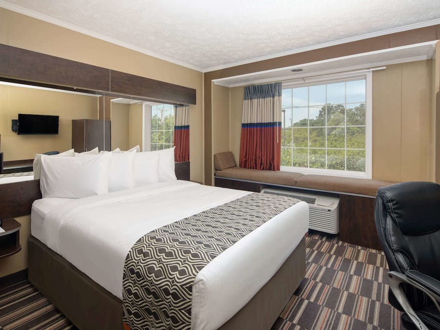 Standard Room, 1 Queen Bed