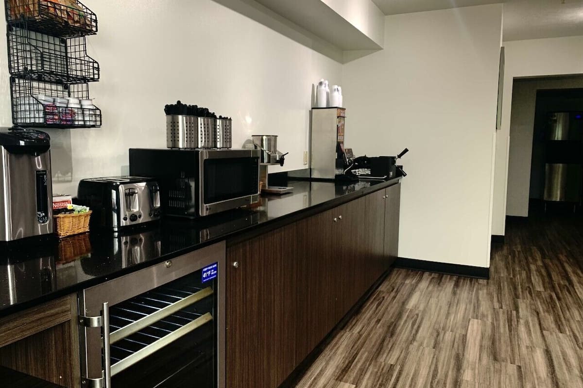 free daily full breakfast