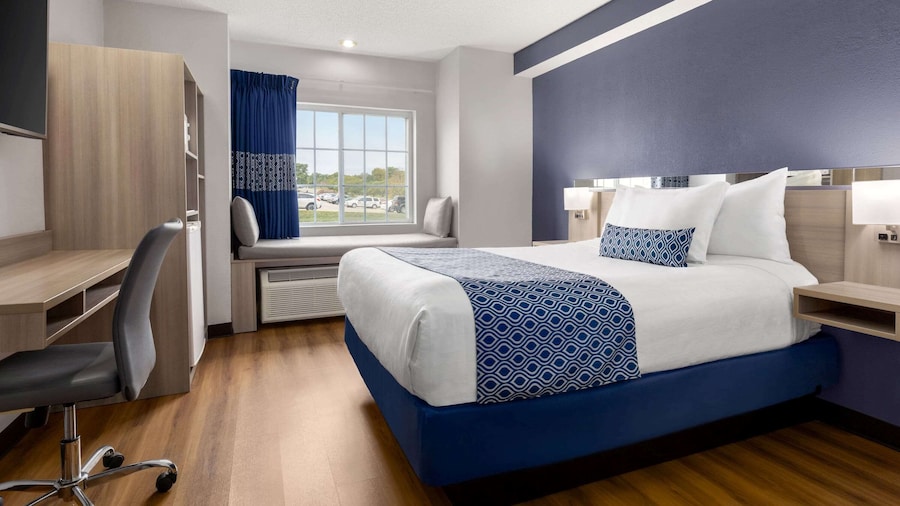 林肯米克罗特温德姆套房酒店