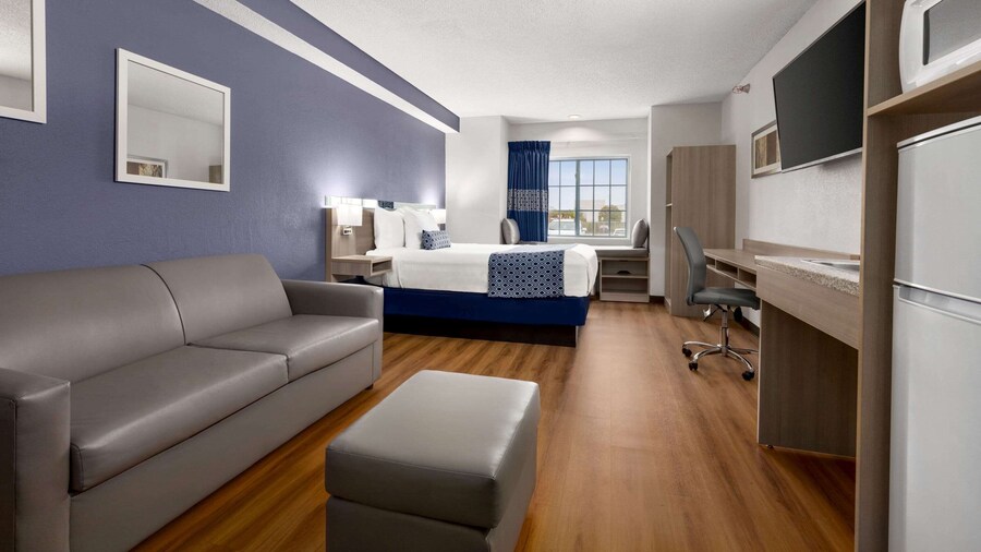Microtel Inn & Suites by Wyndham Lincoln