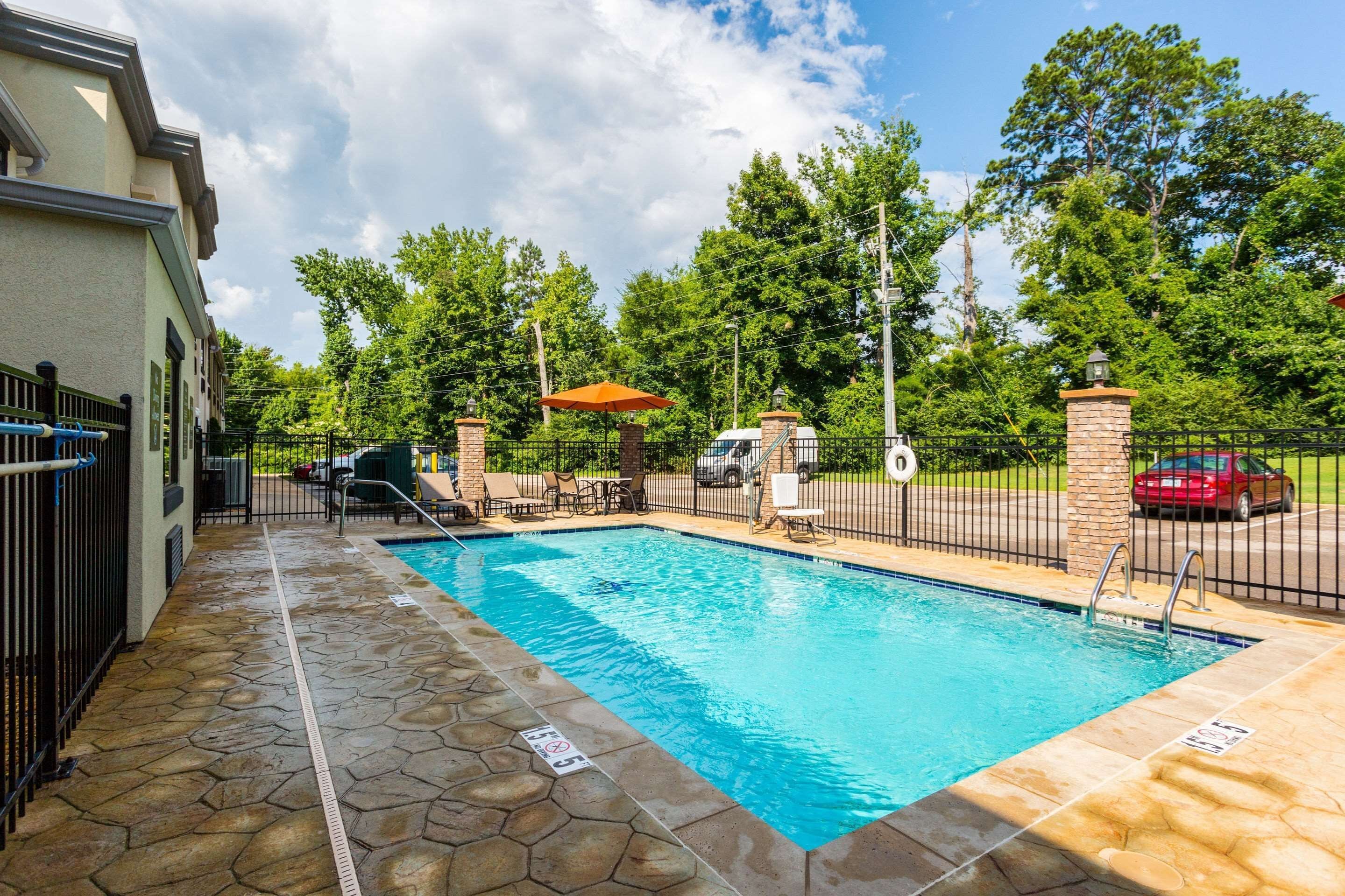 seasonal outdoor pool, open 7:00 am to 10:00 pm, pool umbrellas