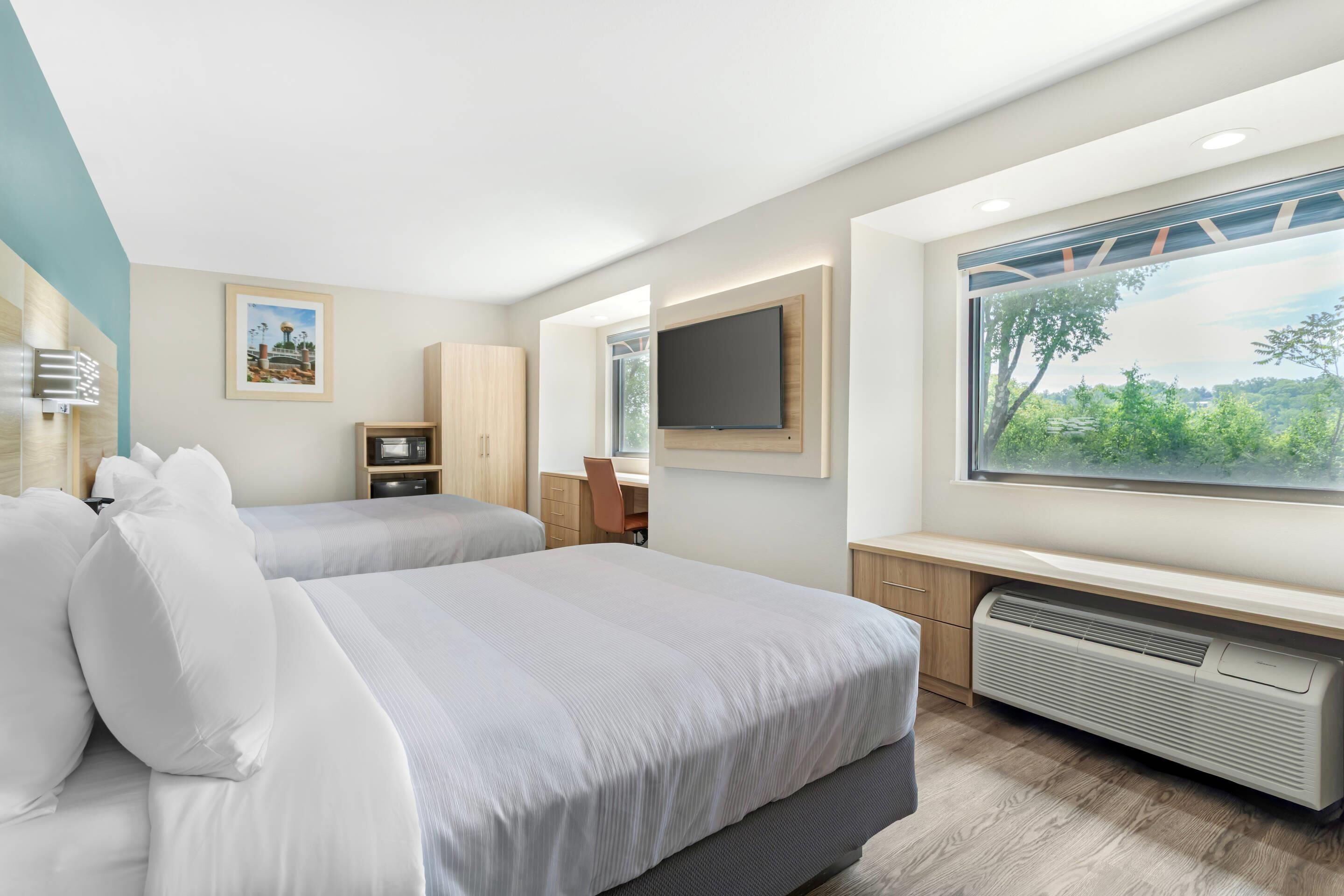 标准双人房, 2 张大床, 无烟房 | 办公桌、遮光窗帘、熨斗/熨板、免费 WiFi