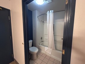 Room, 1 King Bed, Non Smoking | Bathroom