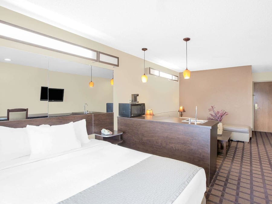 Zimmersafe, Schreibtisch, Bügeleisen/Bügelbrett, kostenloses WLAN