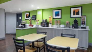 Free daily continental breakfast