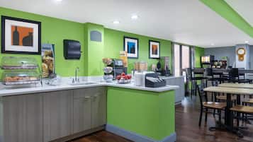 Free daily continental breakfast