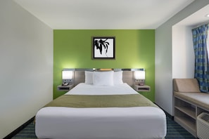 Room, 1 Queen Bed, Non Smoking | Premium bedding, in-room safe, desk, iron/ironing board