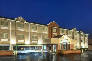 Exterior - Microtel Inn by Wyndham Cornelius/Lake Norman (Cornelius)