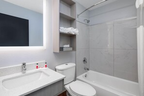 Combined shower/tub, free toiletries, hair dryer, towels - Microtel Inn by Wyndham Cornelius/Lake Norman (Cornelius)