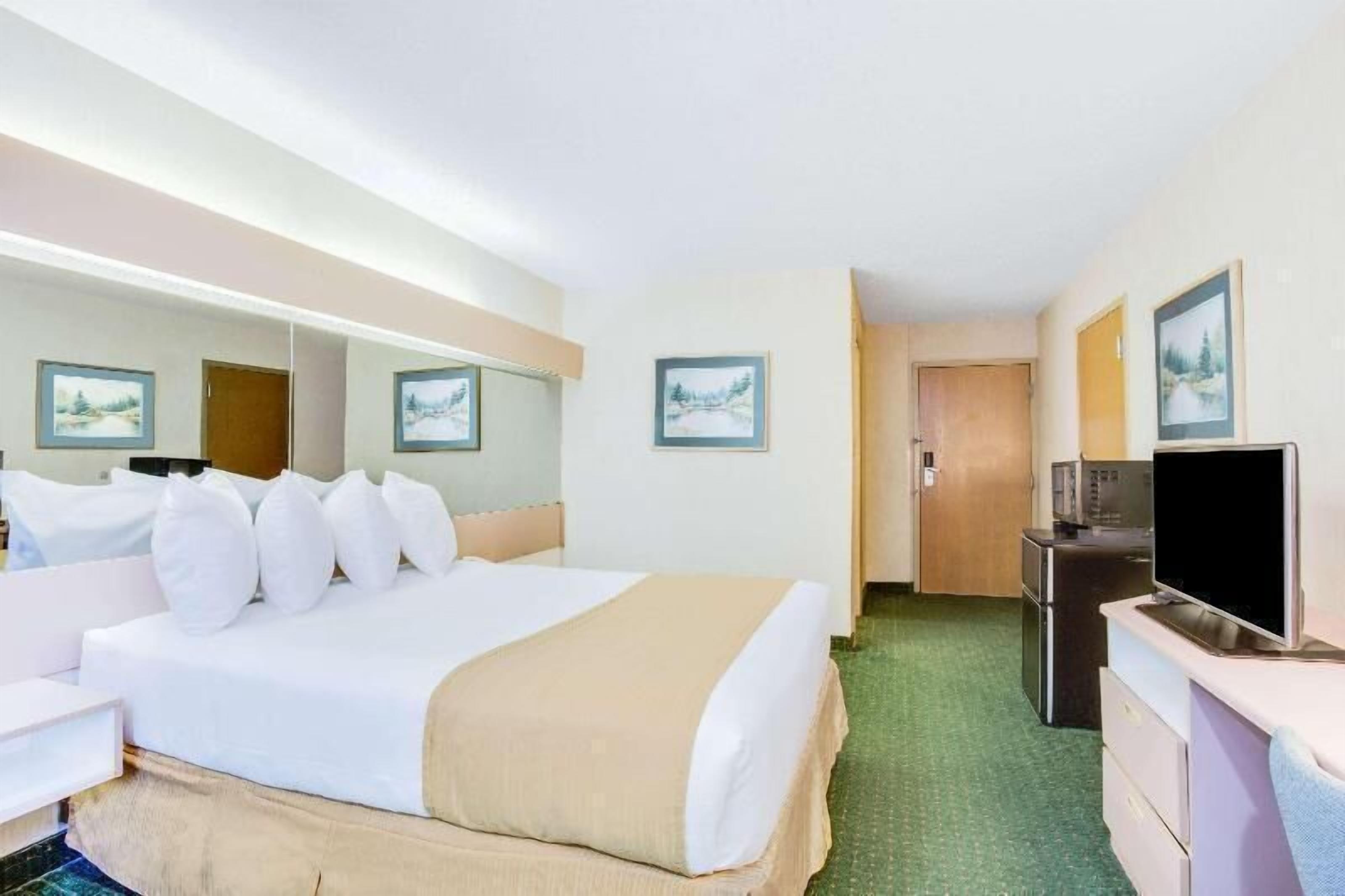 Hypo-allergenic bedding, in-room safe, desk, iron/ironing board