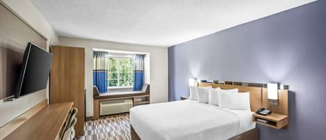 Room, 1 Queen Bed, Accessible, Non Smoking | Hypo-allergenic bedding, in-room safe, desk, iron/ironing board