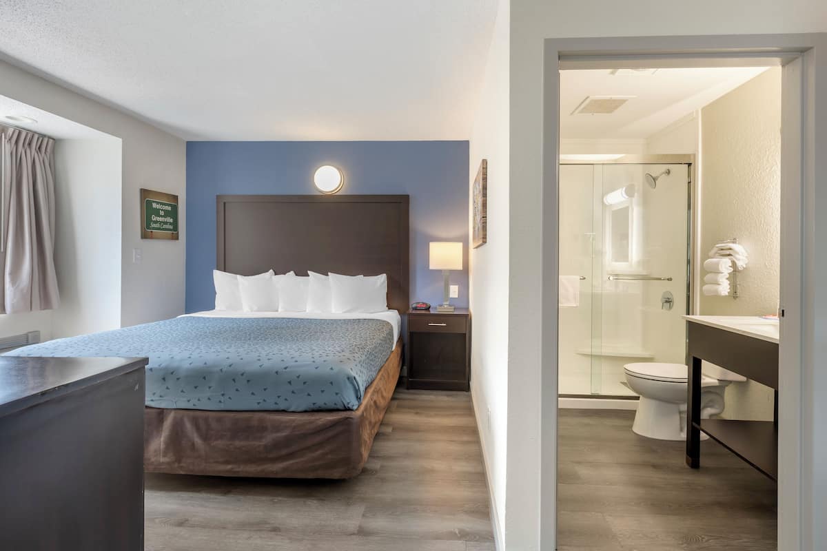 Suite, 1 King Bed | Desk, blackout drapes, iron/ironing board, free WiFi