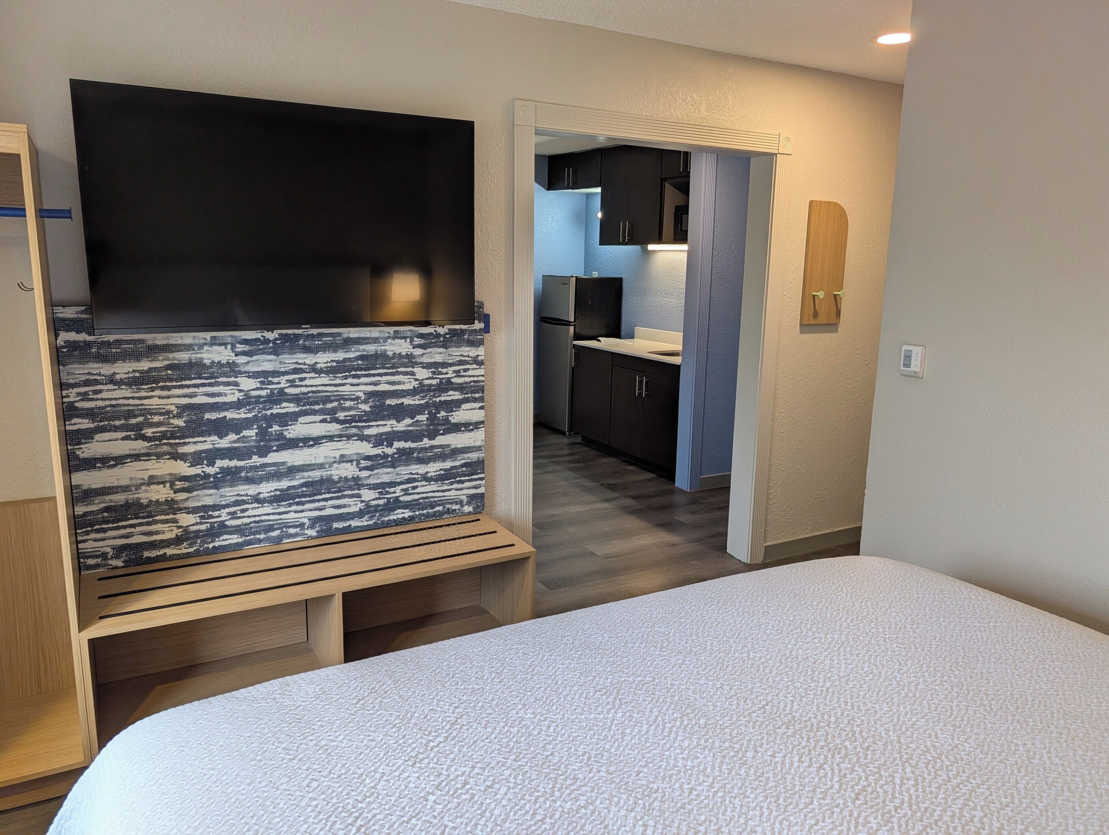 Suite, 1 King Bed | Desk, blackout drapes, iron/ironing board, free WiFi