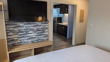 Suite, 1 King Bed | Desk, blackout drapes, iron/ironing board, free WiFi