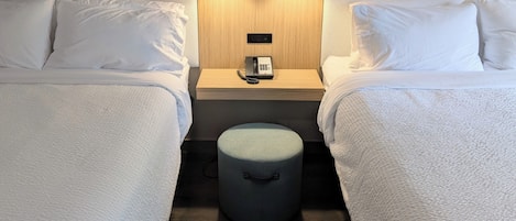 Skrivebord, mørklægningsgardiner, strygejern/strygebræt, gratis Wi-Fi