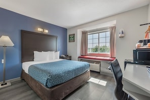 Standard Room, 1 Queen Bed, Non Smoking | Desk, blackout curtains, iron/ironing board, free WiFi - Greenville Pelham Inn by IHG (Greenville)