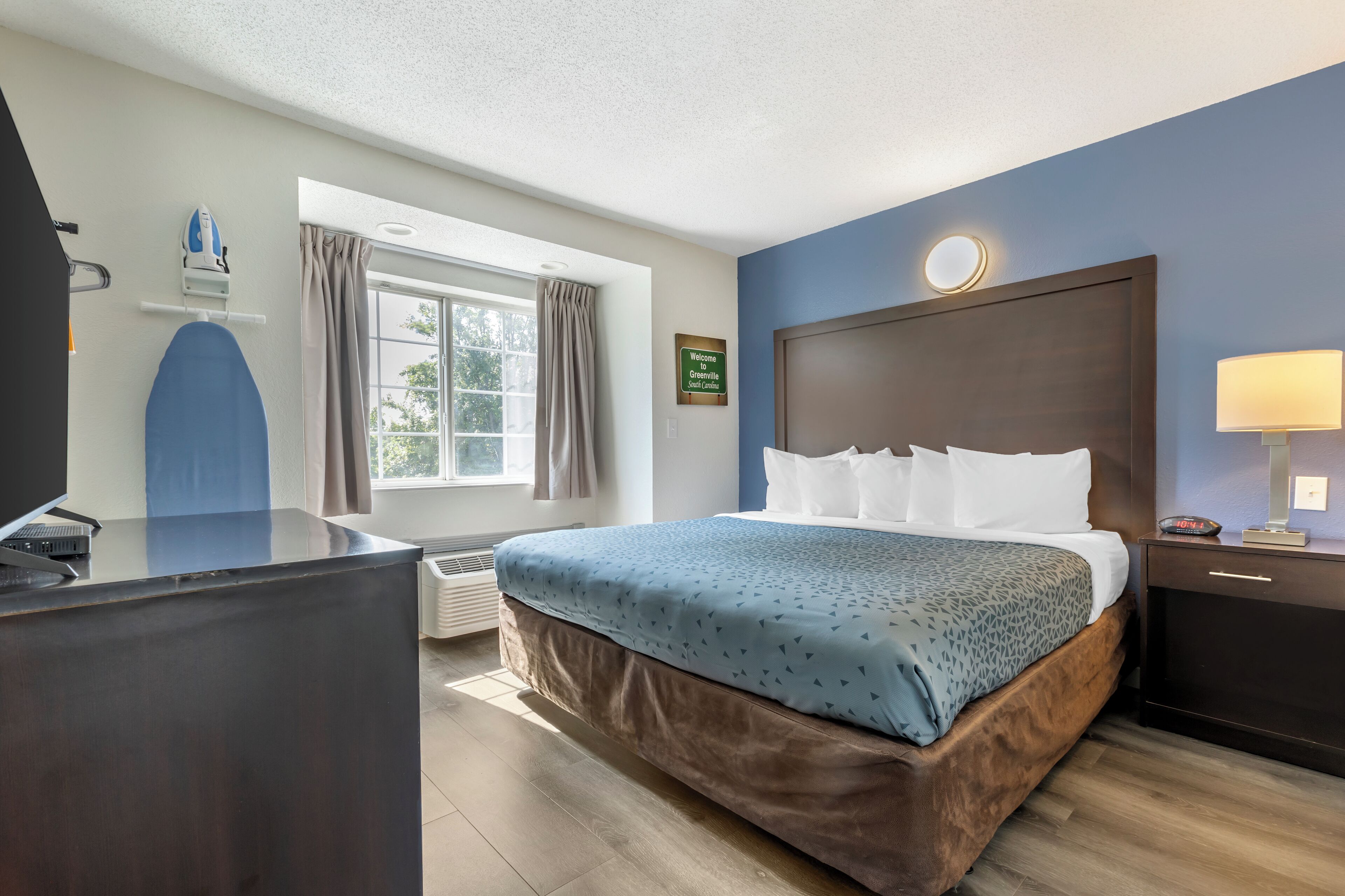 Suite, 1 King Bed, Non Smoking | Desk, blackout drapes, iron/ironing board, free WiFi