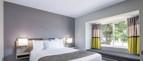 Bureau, fer et planche à repasser, lits bébé (gratuits)