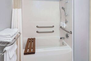 Room, 1 Queen Bed, Accessible, Non Smoking (Mobility) | Accessible bathroom - Microtel Inn by Wyndham Janesville (Janesville)