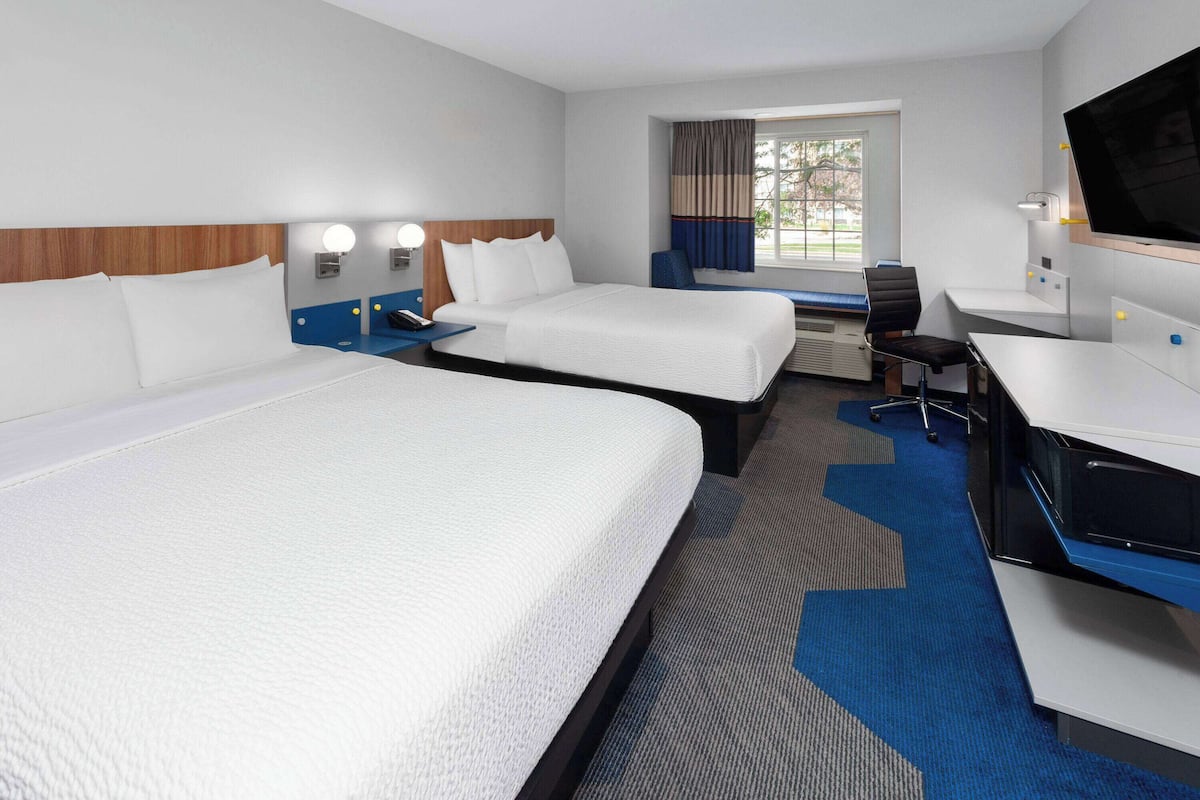 Room, Accessible | Hypo-allergenic bedding, in-room safe, desk, iron/ironing board