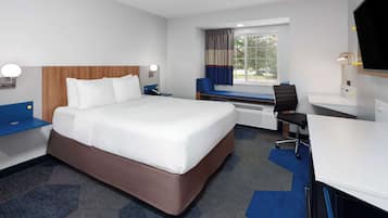 Room, 1 Queen Bed, Accessible, Non Smoking (Mobility) | Hypo-allergenic bedding, in-room safe, desk, iron/ironing board