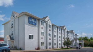 A multi-story motel with a sign reading "MCROTEL BY WYNDHAM." - Microtel Inn by Wyndham Onalaska/La Crosse (Onalaska)