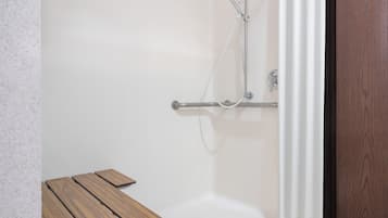 Kamer, 2 queensize bedden, toegankelijk voor mindervaliden, niet-roken (Mobility Accessible) | Badkamer | Gratis toiletartikelen, een haardroger, handdoeken, zeep