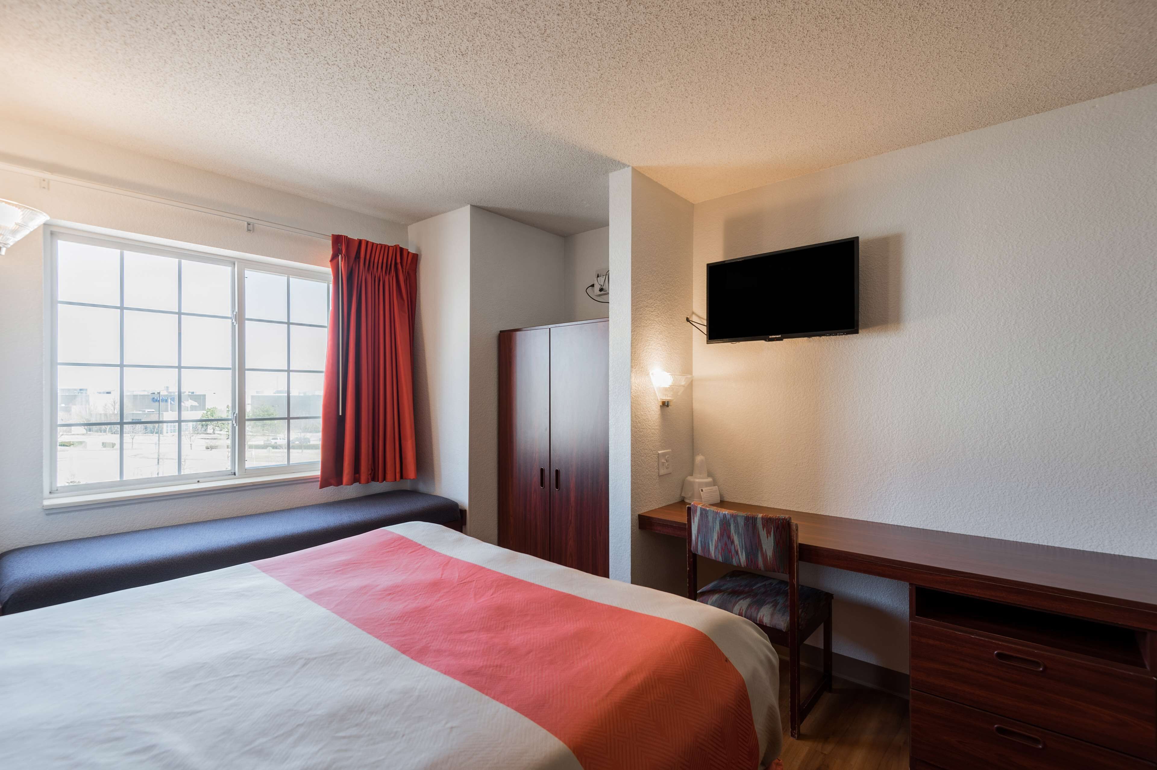 Desk, free WiFi, bed sheets
